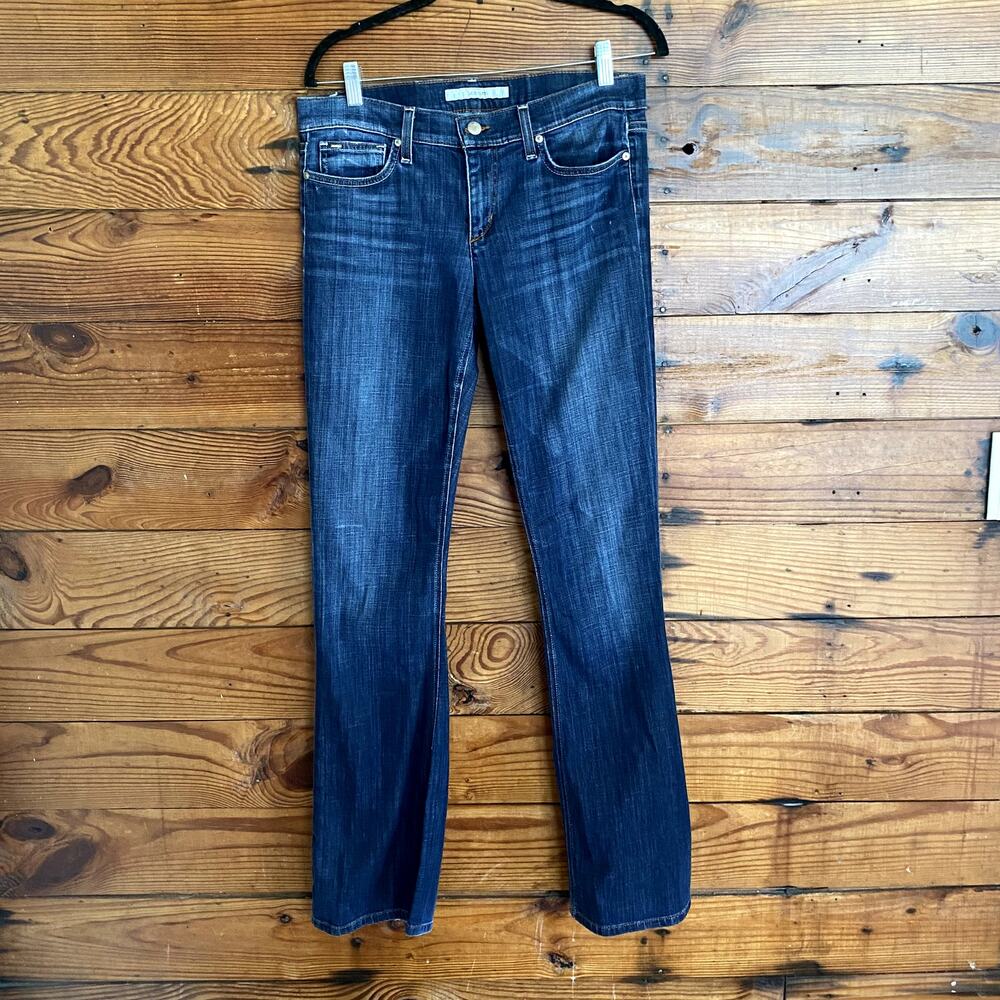 Joe's Jeans Rocker in a Medium Dark Wash size 30W